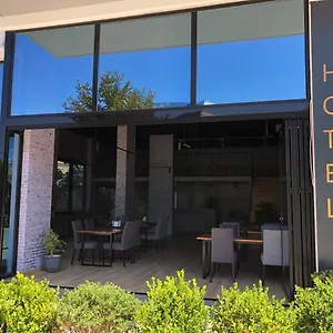 Hotel Nemesis, Sarandë